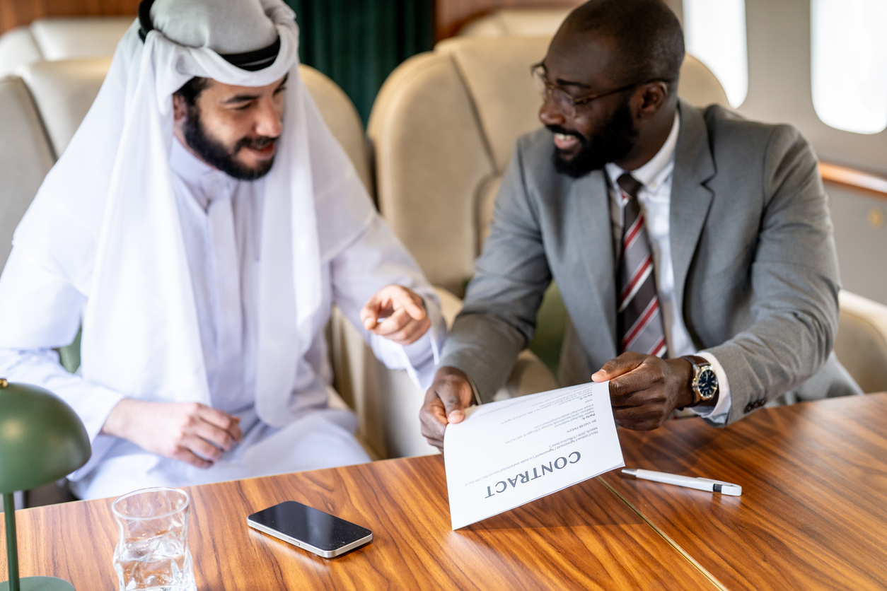 UK business owner meeting with UAE adviser on relocation strategy