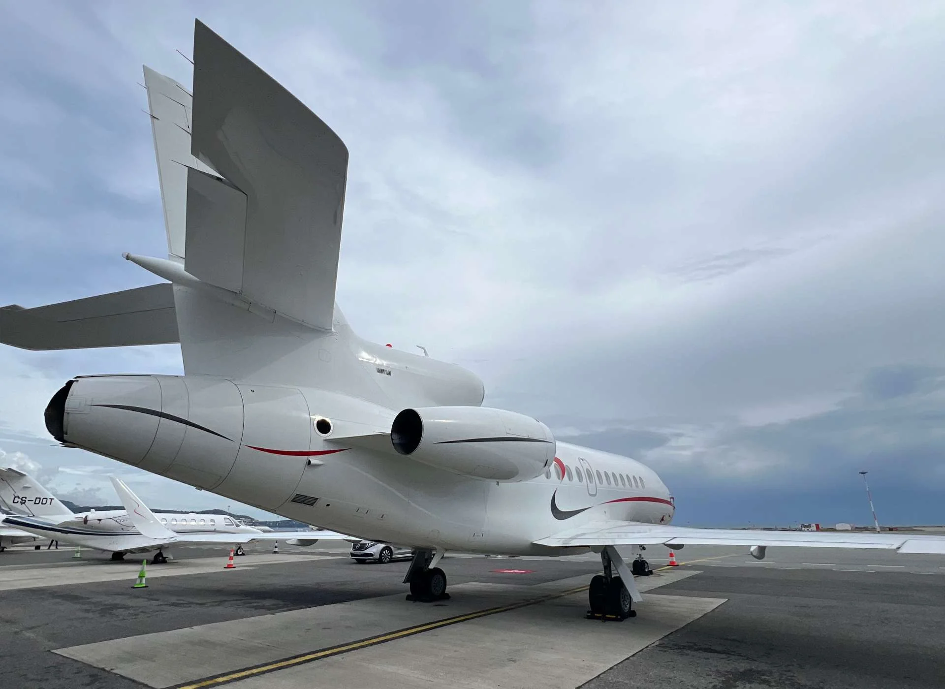 Dassault Falcon 900LX with winglets, long-range private jet optimized for intercontinental flights