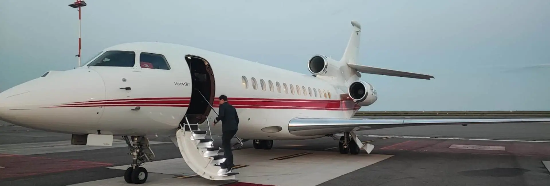 VIP private jet boarding Cannes – celebrity transport Artheau Aviation