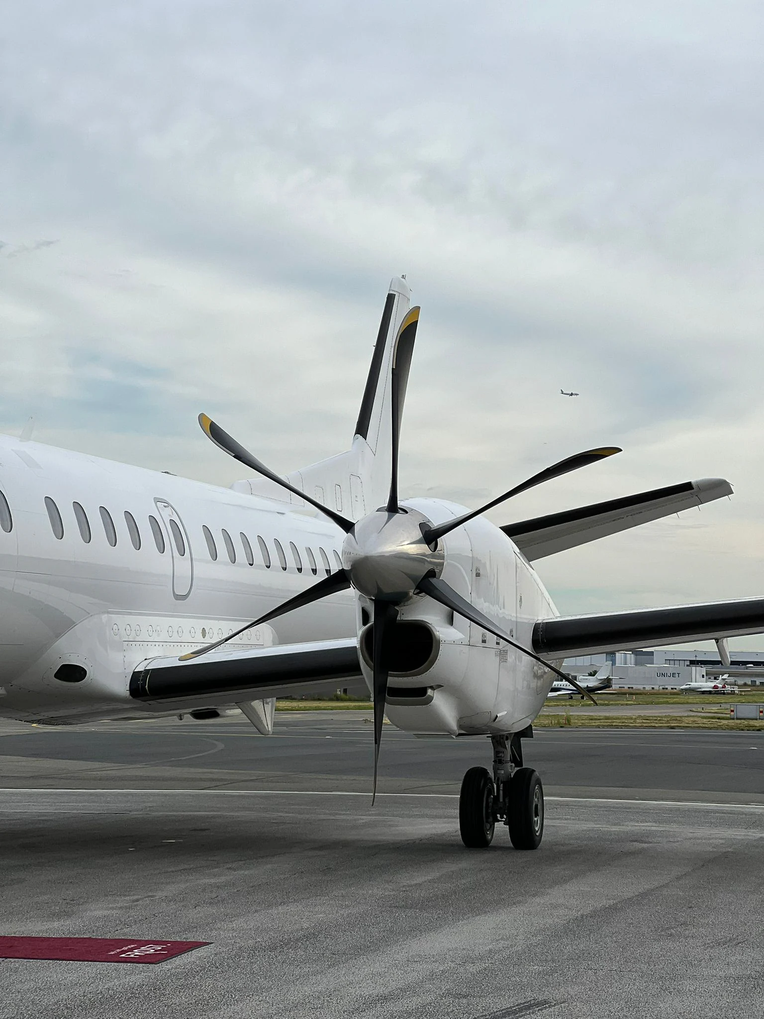 Hélice et moteur d'un turbopropulseur Saab 2000
