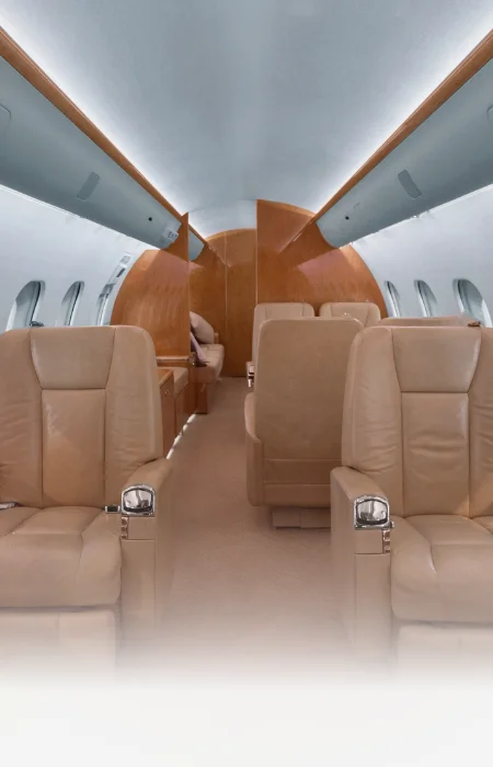 Cabine de jet privé avec sièges en cuir