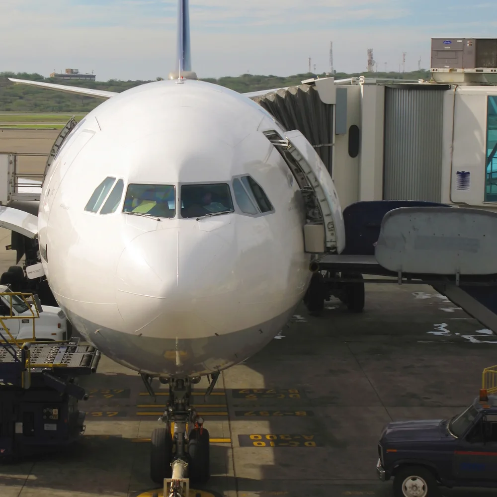 Passenger aircraft at the boarding bridge