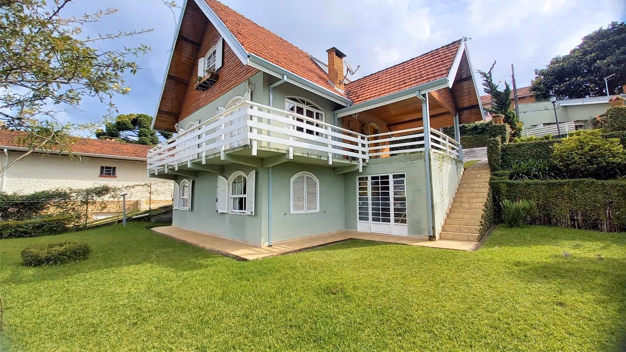 Sobrado na vila inglesa com muita luz solar, e  amplo jardim