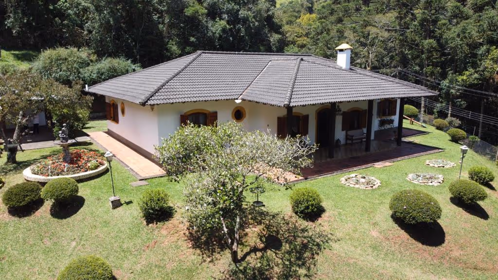 Ampla residencia em condominio fechado