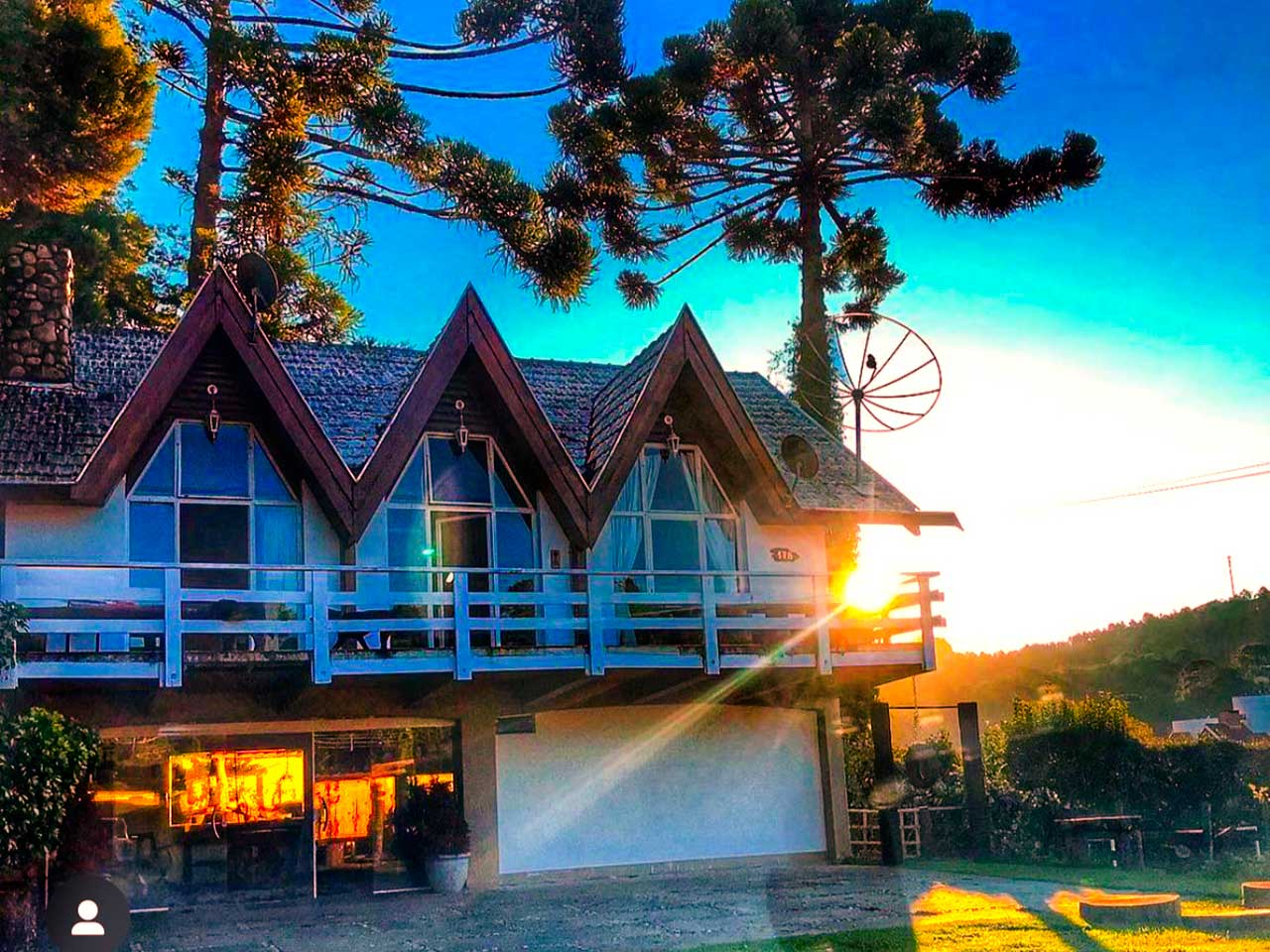 Casa exuberante, próxima ao Capivari, em Campos do Jordão