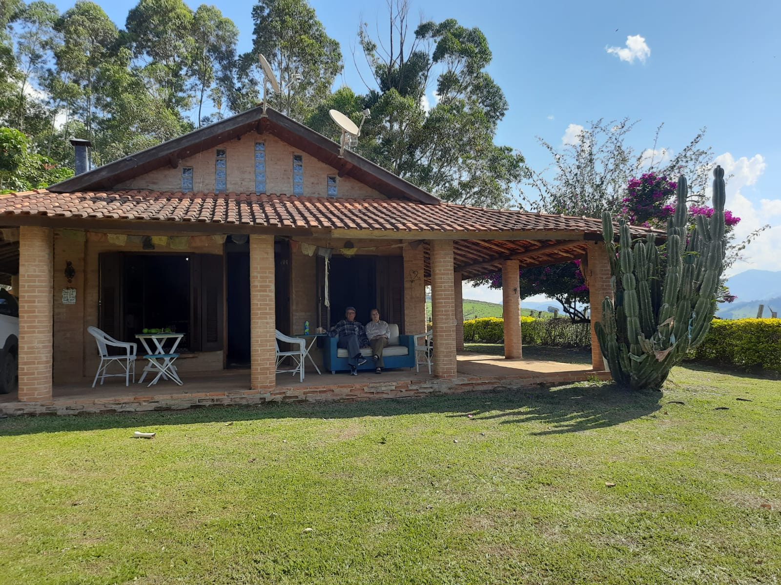 Sitio com vista para a pedra do baú.