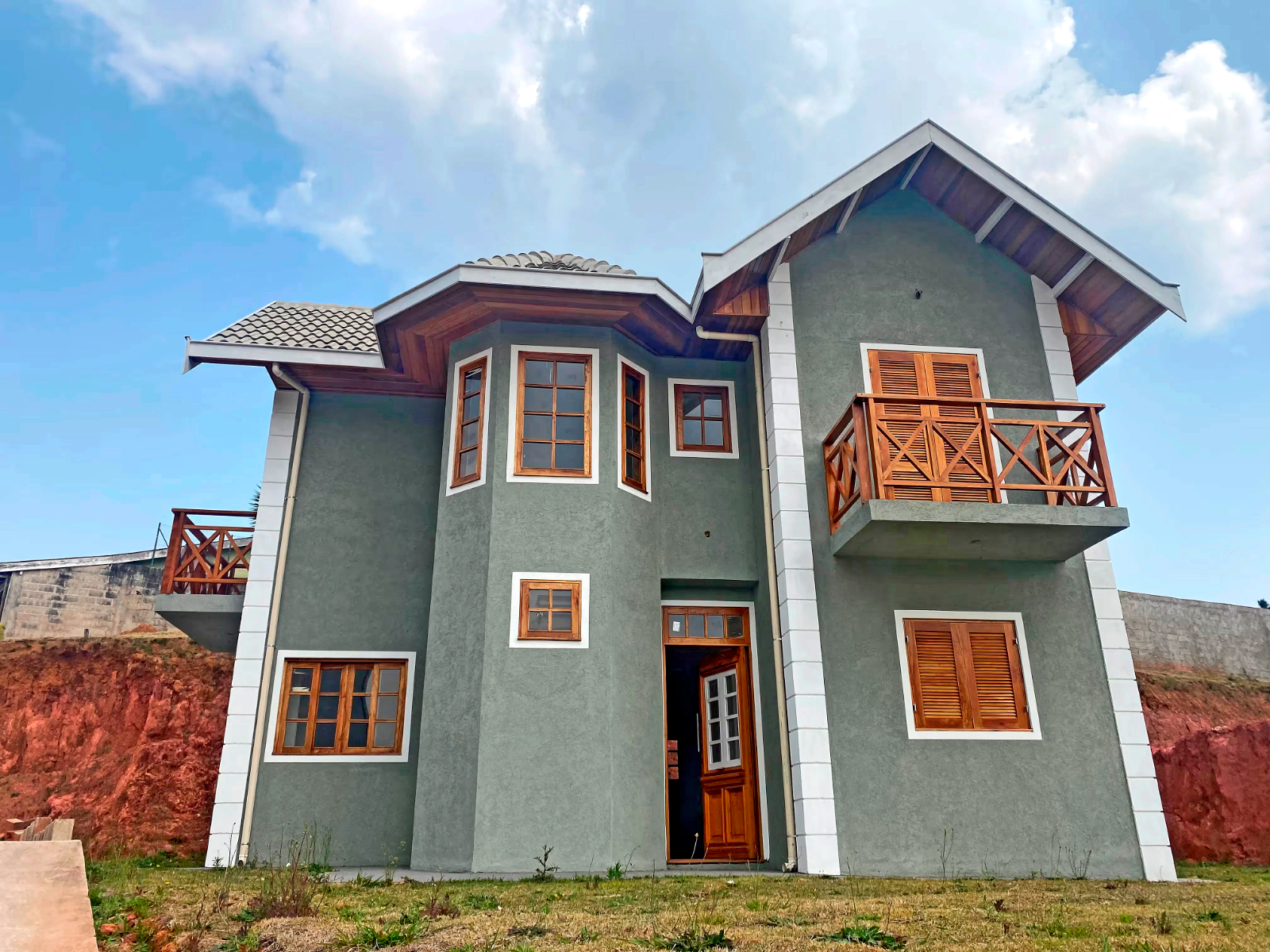 Casa NOVA em condomínio fechado, a minutos do Capivari