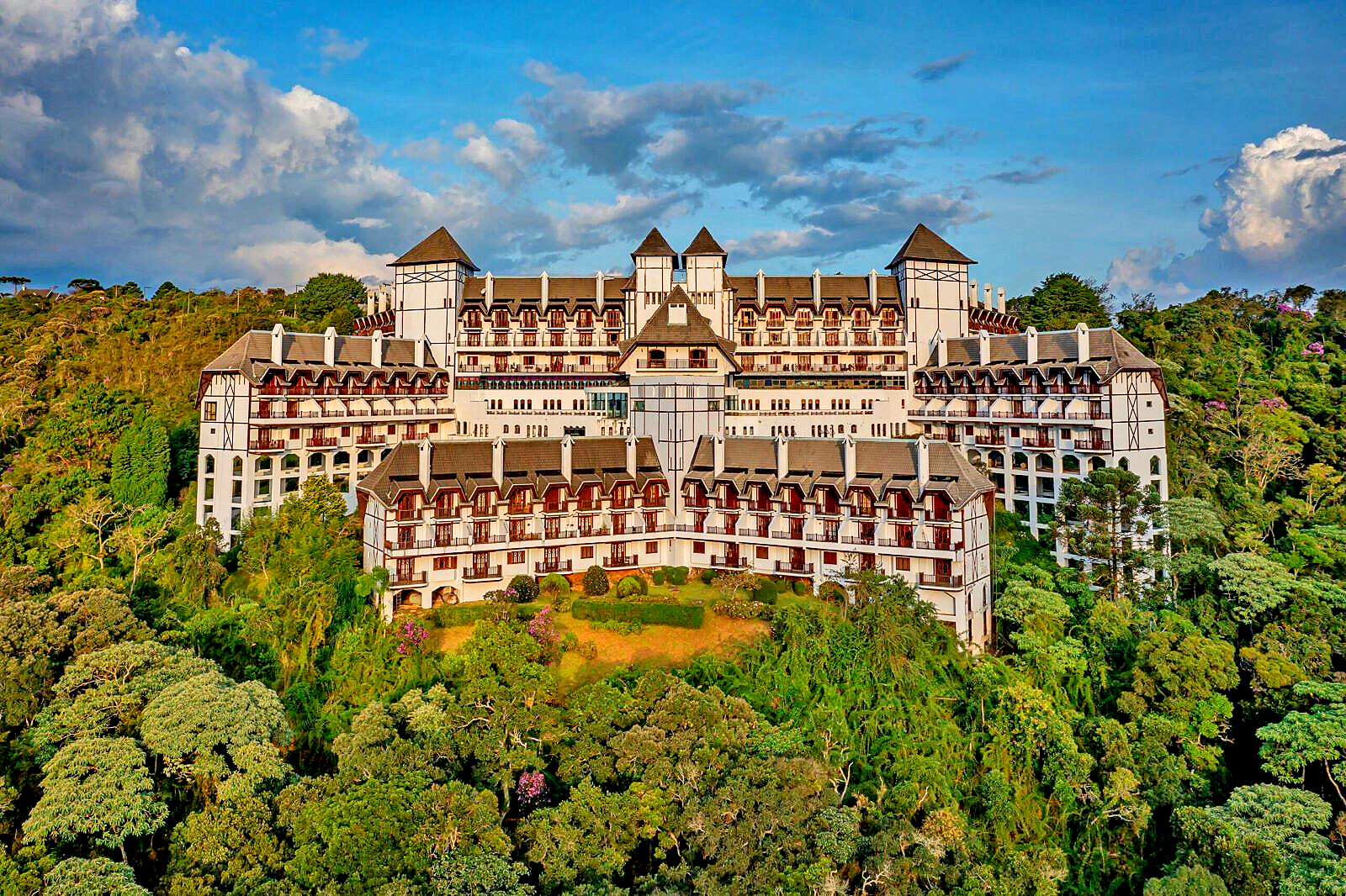Duplex com vista para a pedra do baú