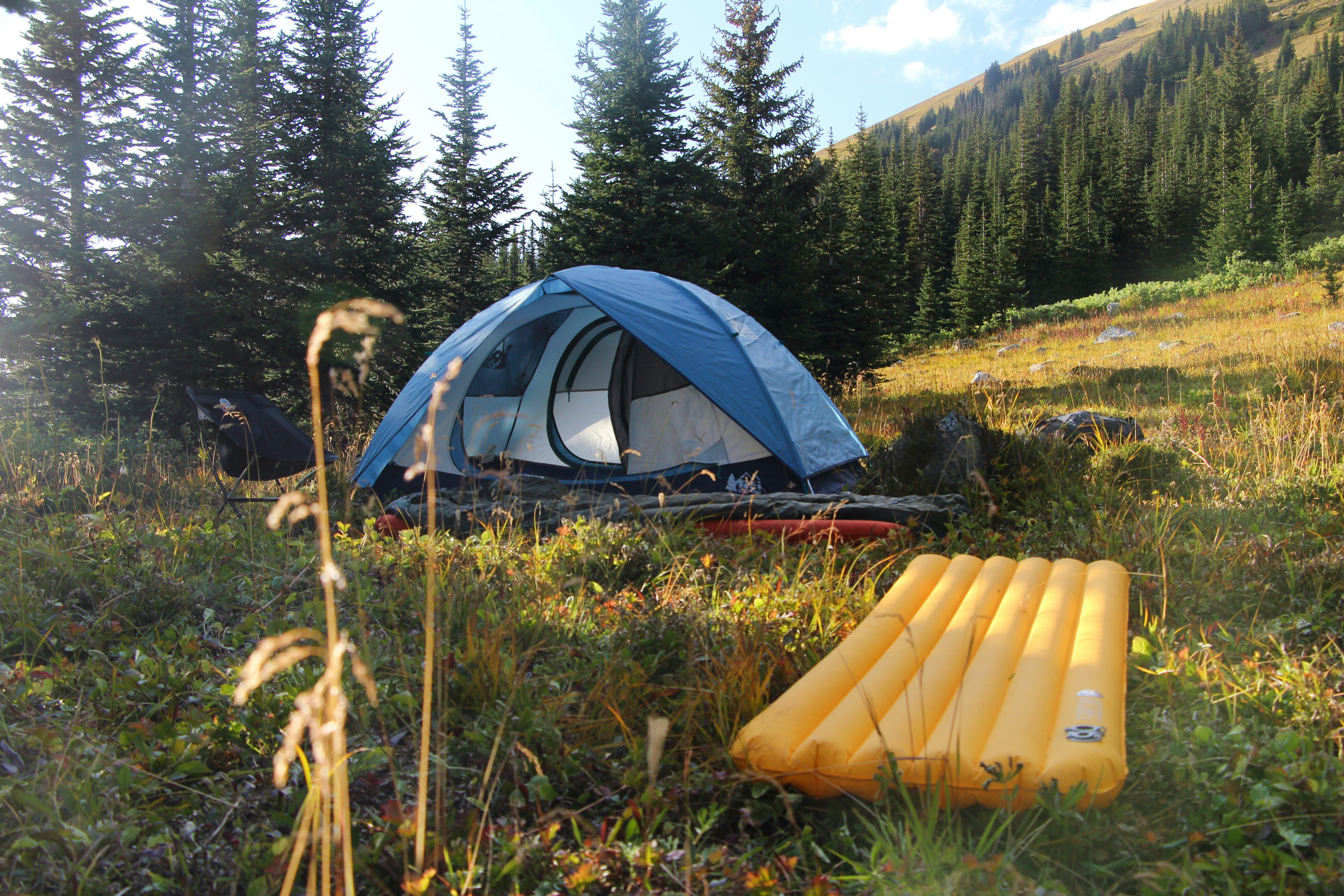 Camping Cot vs Air Mattress: What Beginners Should Choose