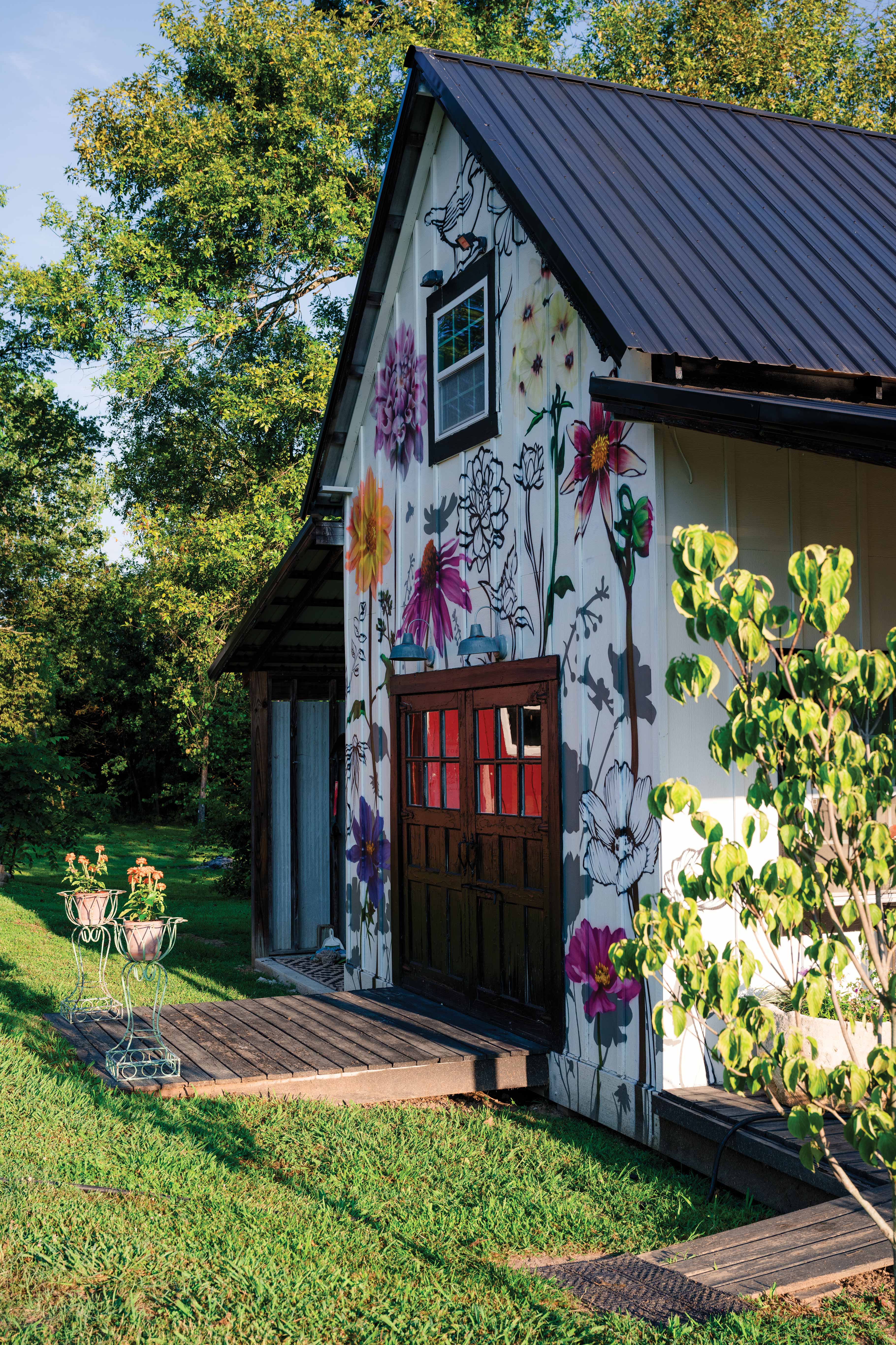 a side shot of the beautiful mural at gold dog farm