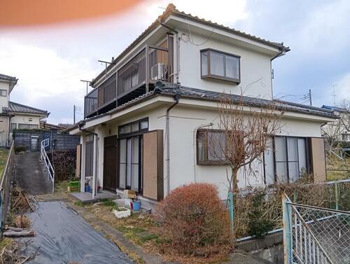 Explore this spacious 4SDK wooden home in Hirai, Hinode Town, Tokyo, just 18 minutes from Musashihikida Station. Featuring 113.19㎡ of living space, a large garden, and renovation potential, this serene property offers endless opportunities. Contact Old Houses Japan today!