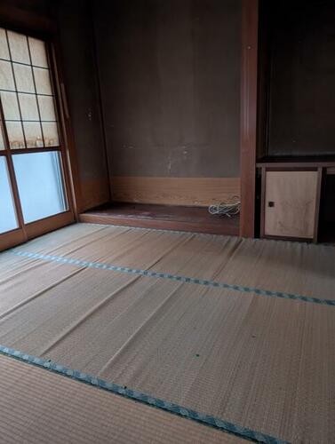 Explore a charming family home in Tsuruoka City, Yamagata, with great renovation potential. This spacious property is close to local amenities, schools, and parks, offering a peaceful yet vibrant living environment. Contact Old Houses Japan today to start your akiya purchase journey!