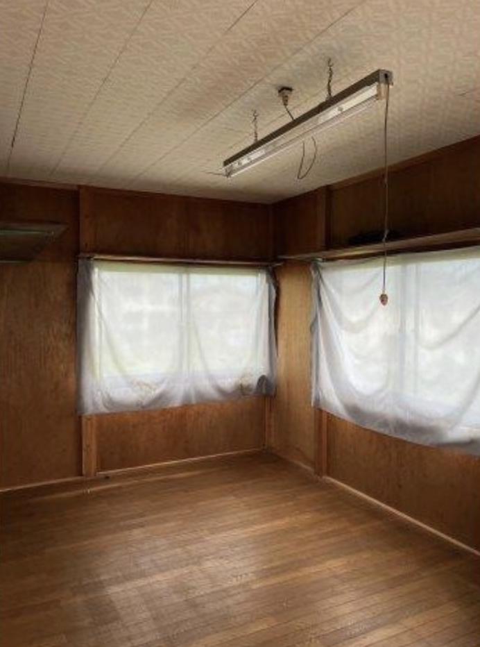 Experience the charm of traditional Japanese living in this classic townhome in Kuzumaki. Featuring spacious tatami rooms, a serene setting, and easy access to Mitsuke Station, this affordable ¥650,000 home is perfect for those seeking a peaceful retreat with renovation potential.