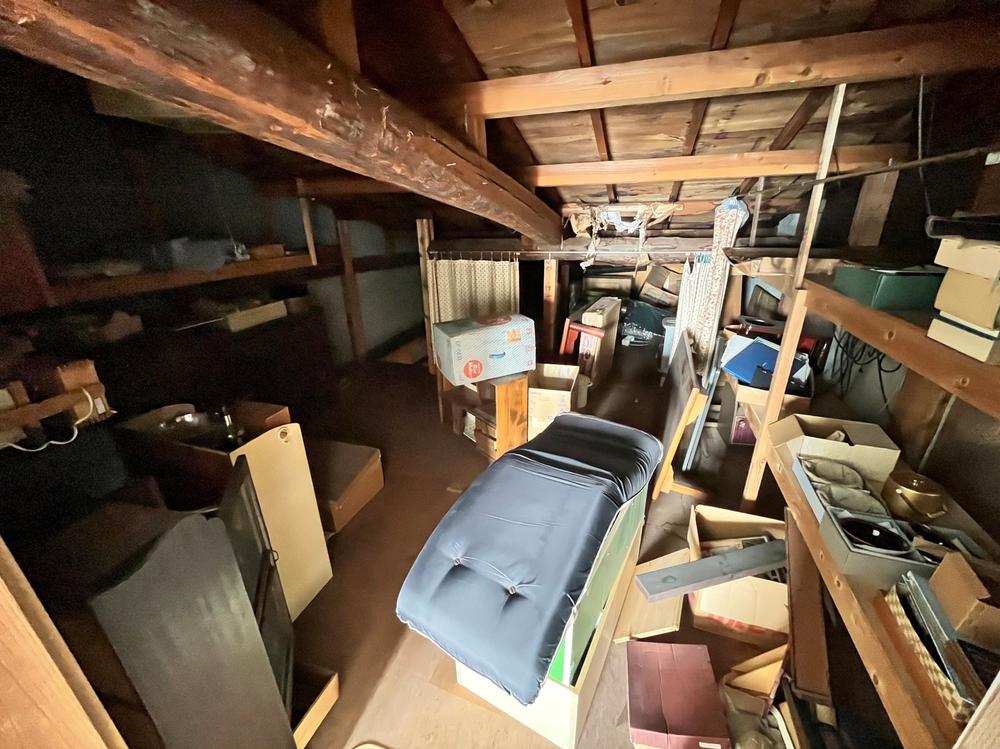 Rustic Wooden Living Area – Open space with aged wood interiors, ready for restoration.