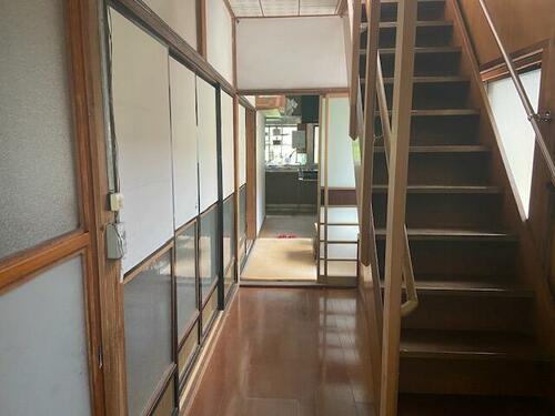 Nestled in the heart of Nagaoka, Niigata, this classic Japanese home offers a unique opportunity for restoration and personalization. Old Houses Japan is here to guide you through your akiya purchase step by step and lead you through it with expert knowledge. Contact Old Houses Japan today to start your akiya purchase journey!