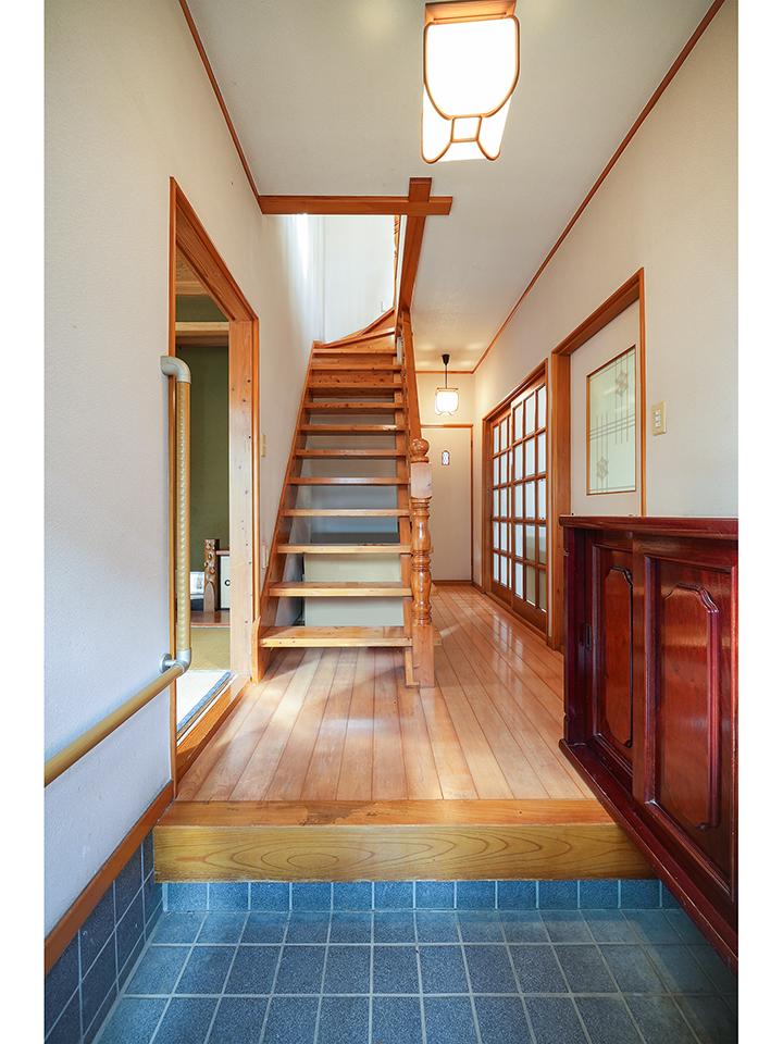 4DK home for sale in Adachi Ward, Tokyo for just 9.8 million yen! 92.53㎡ of living space, near Kita-Senju Station (20 min by bus), and 2 min walk from Honki Elementary School. Great value for city living—don’t miss out!
