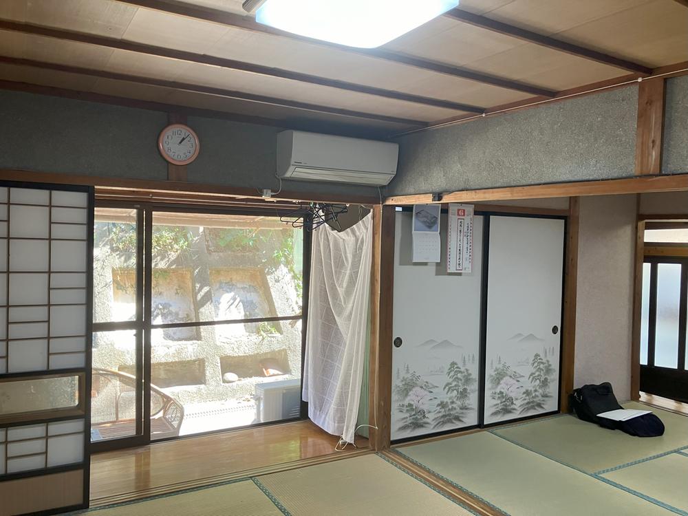 Spacious 5DK akiya for sale in Matsue City, Shimane. Features a yard and detached structure. Renovation-ready with support from Old Houses Japan.