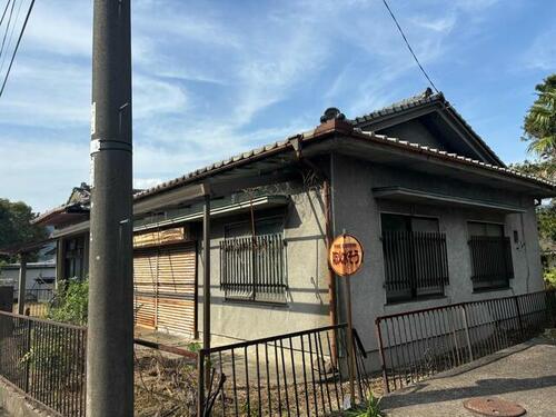Spacious 5DK akiya for sale in Ebino City, Miyazaki. Surrounded by nature with a large yard and mountain views. Renovation-ready with help from Old Houses Japan.