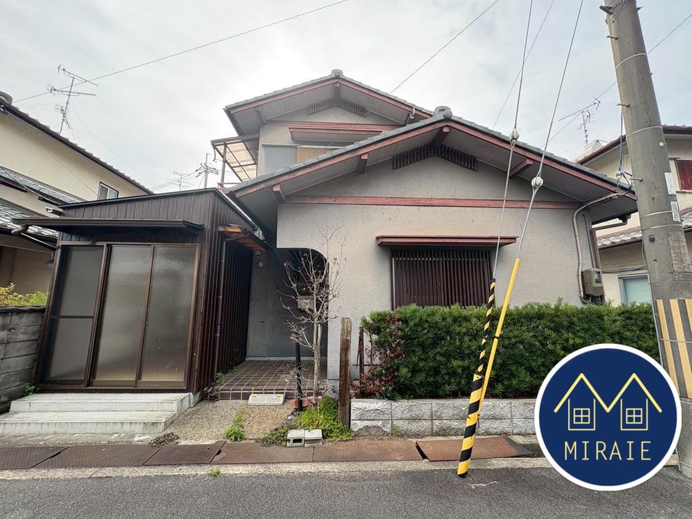 Idyllic 6-Bedroom Mountain View Home in Kizugawa City