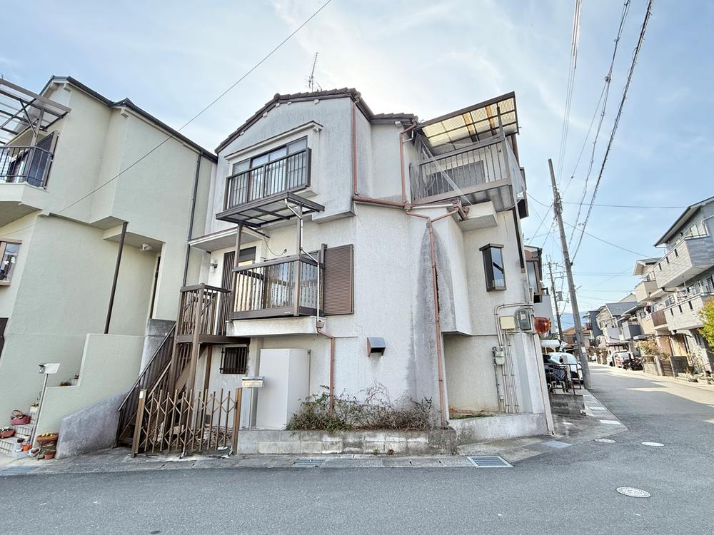 Historic 5-Bedroom Countryside Hideaway in Nishinokyo