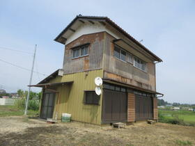 Restoration-Ready 3-Bedroom Mountain View Home in Otacho