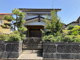 Vintage 4-Bedroom Village Escape in Kamikuroda