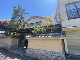 Vintage 8-Bedroom Countryside Hideaway in Kizu
