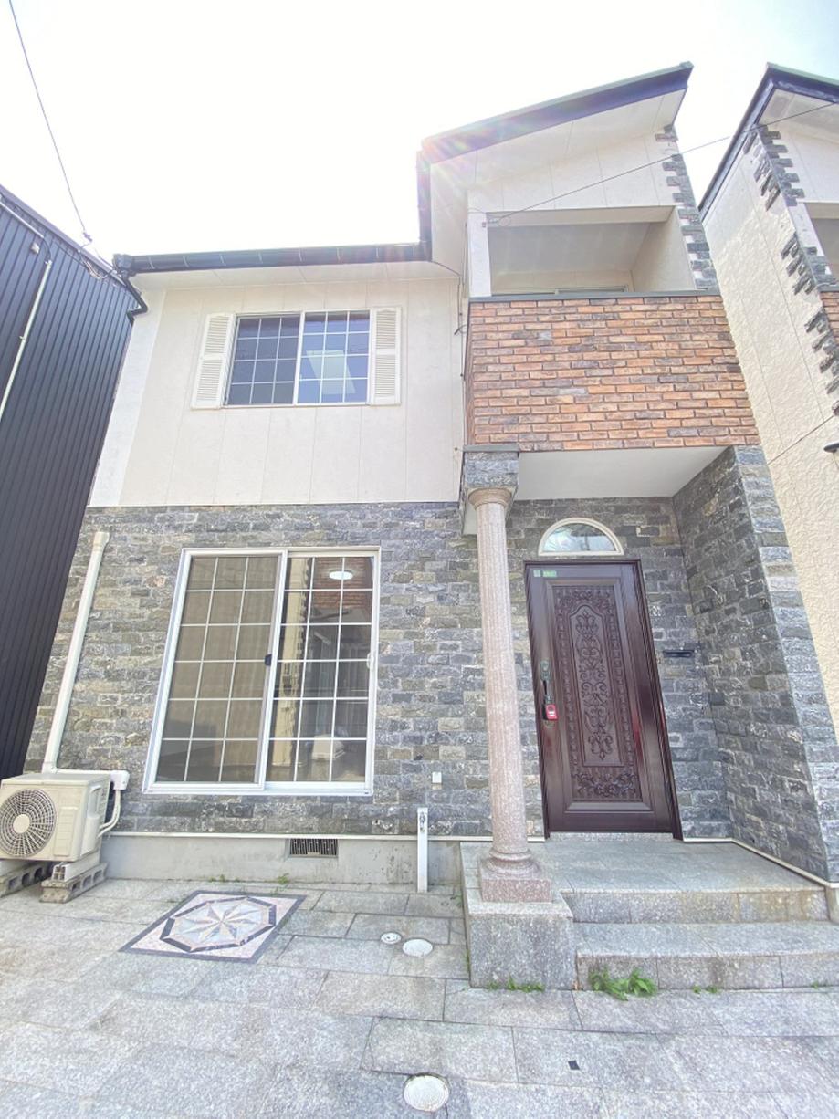 Idyllic 3-Bedroom Cultural Gem in Arakawa