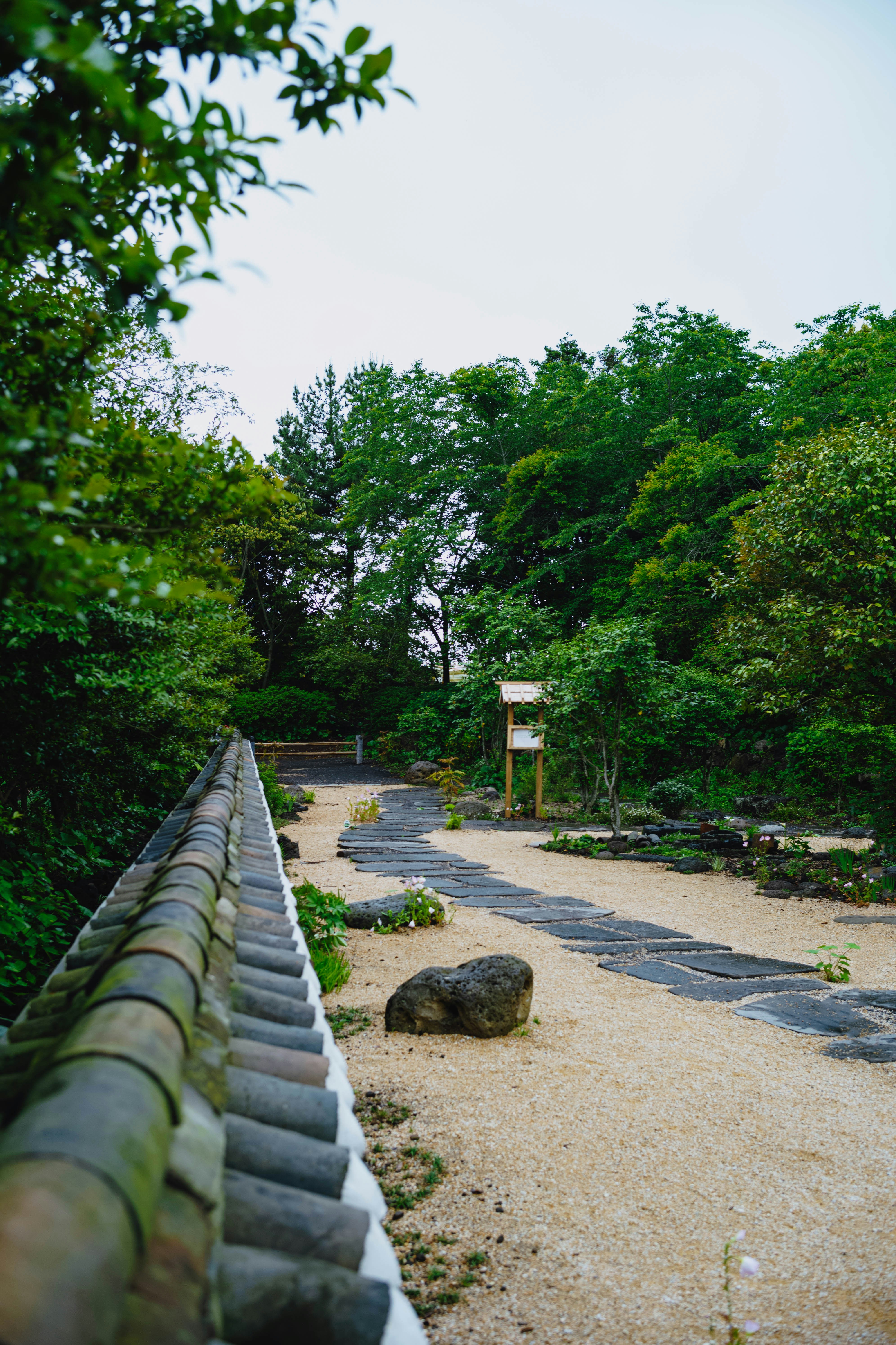How to Build a Japanese Rock Garden on a Budget