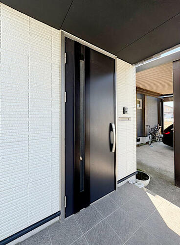 Discover timeless design in Kamikutsuda with this 4 bedrooms akiya for sale. Featuring 2459 sqft of living space and priced around $212,000. Let Old Houses Japan help you find and restore your dream akiya — a unique opportunity to own a slice of rural Japan.