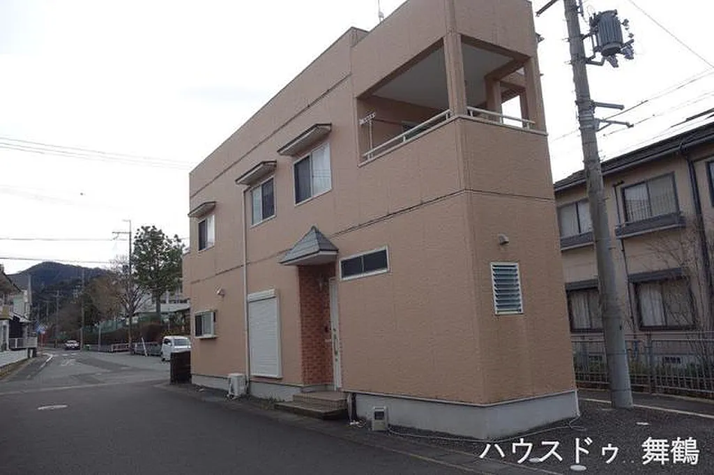 Escape to Kyoto with this spacious 3LDK traditional home. Featuring 1144 sqft of living space and priced around $78667. Let Old Houses Japan help you find and restore your dream akiya — a unique opportunity to own a slice of rural Japan.