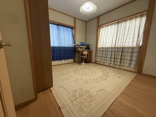 Experience the charm of Toyama with this $5-bedroom rural property. Featuring 948 sqft of living space and priced around $92,518. Let Old Houses Japan help you find and restore your dream akiya — a unique opportunity to own a slice of rural Japan.