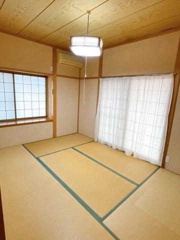 Escape to Toyama with this spacious 5 bedrooms traditional home. Featuring 2251 sqft of living space and priced around $67,847. Let Old Houses Japan help you find and restore your dream akiya — a unique opportunity to own a slice of rural Japan.