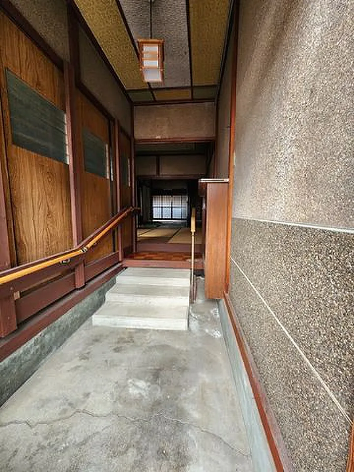 Your dream akiya awaits in Toyama — explore this 7K gem. Featuring 925 sqft of living space and priced around $3,427. Let Old Houses Japan help you find and restore your dream akiya — a unique opportunity to own a slice of rural Japan.