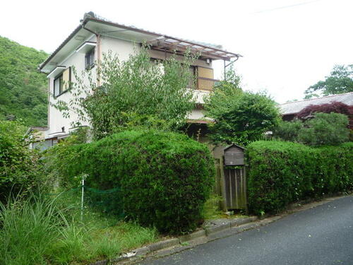 Spacious 4DK home in Kameoka City, Kyoto. 75.29㎡ living space on a 99.82㎡ lot, with garden and shuttered parking. Priced at ¥1.5M — a budget-friendly hideaway.