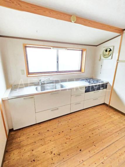 7K single-story home in Nantan City, Kyoto. Spacious 114.04㎡ layout on 242.72㎡ of land with recent renovations, garden space, and great sunlight.