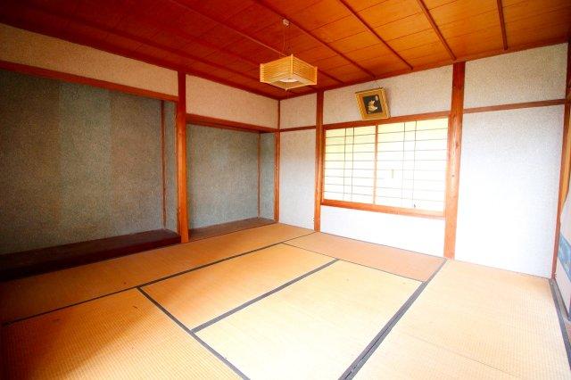 Charming 1955 6DK wooden home in Matsue, Shimane — $12.6K. 3-min walk to Akikacho Station, large 4,600 sqft lot, parking for 3+, quiet and sunny.