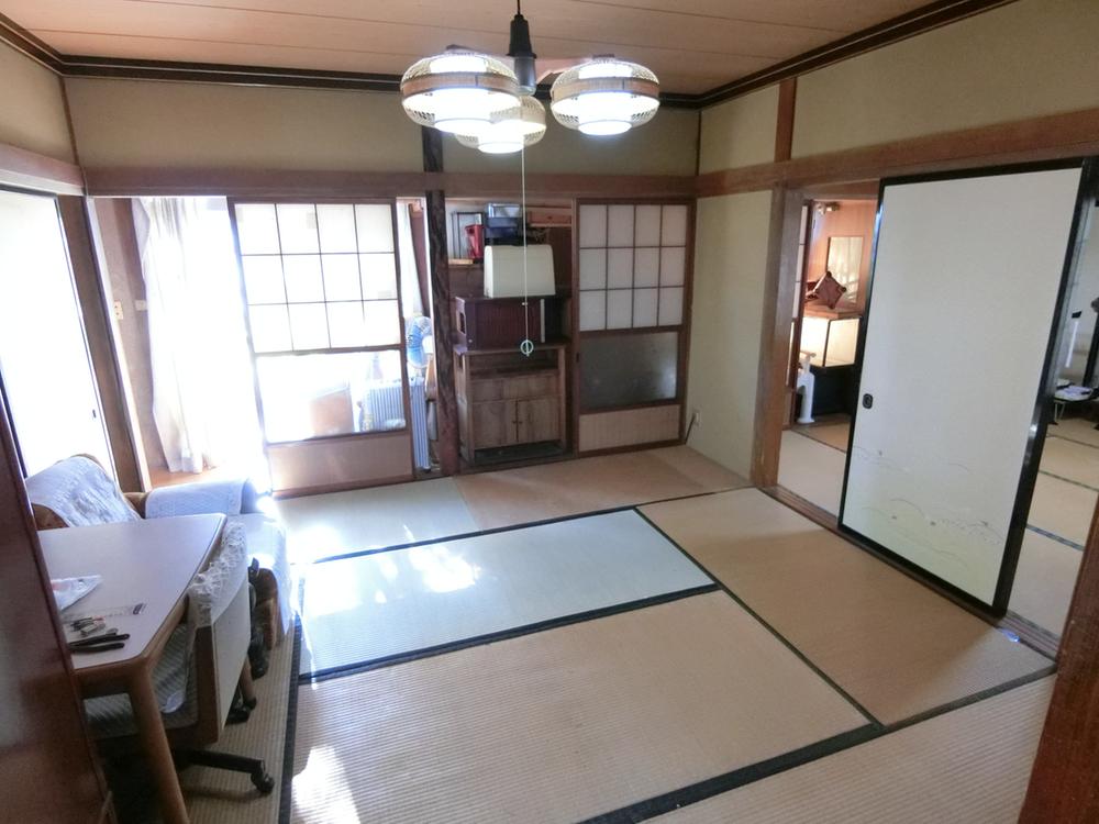 Discover a rare 1,000-yen home in Joetsu, Niigata. A spacious 10-room wooden house on a 150-tsubo lot—ideal for DIY renovation, gardening, and quiet countryside living.