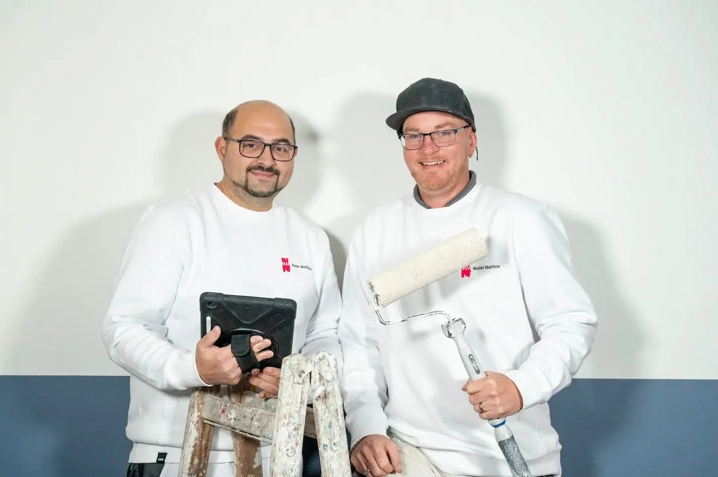 zwei Mitarbeiter von Pink Painters