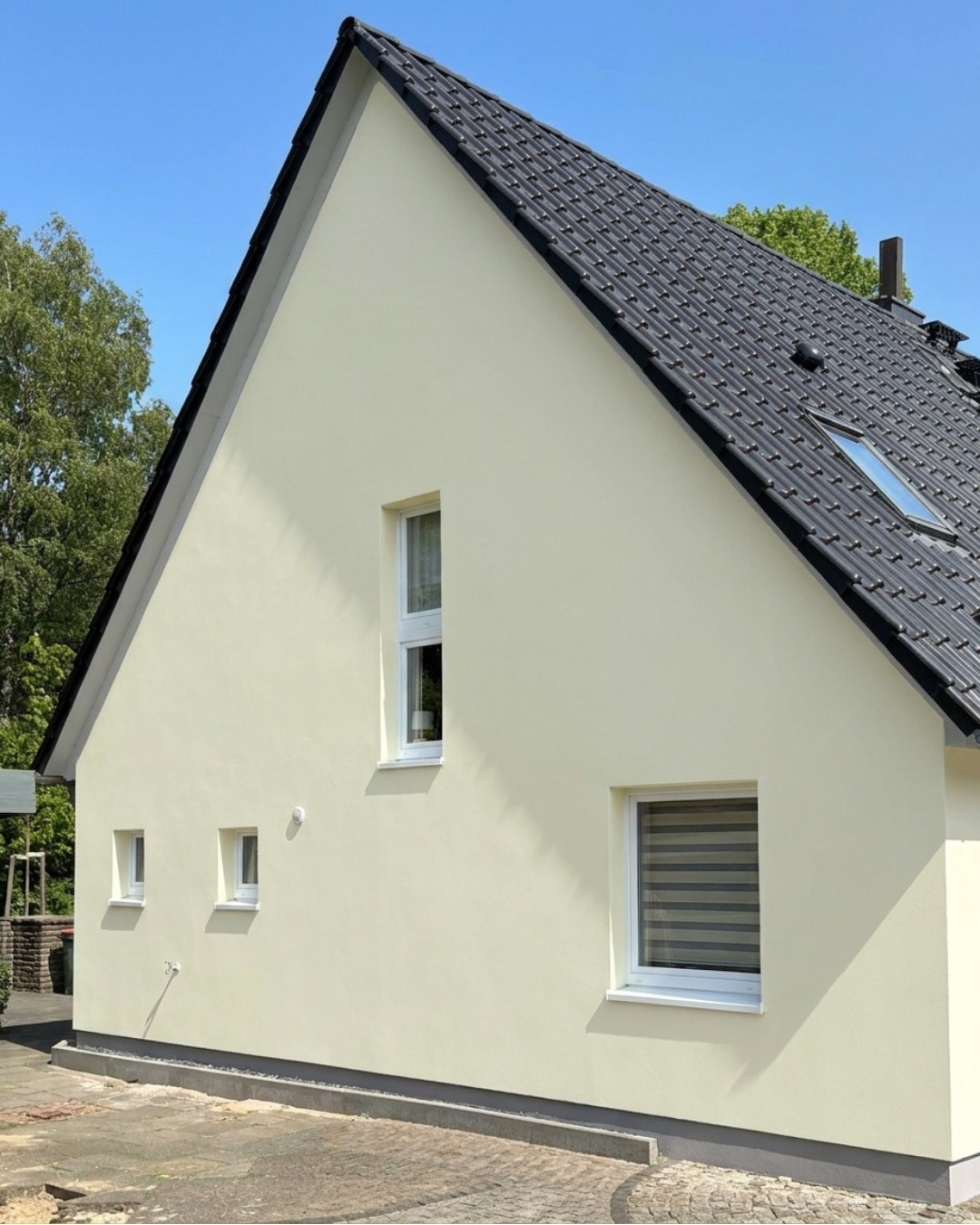Fassadenvisualisierung: Einfamilienhaus mit Fassadenfarbe Little Greene „Acorn“