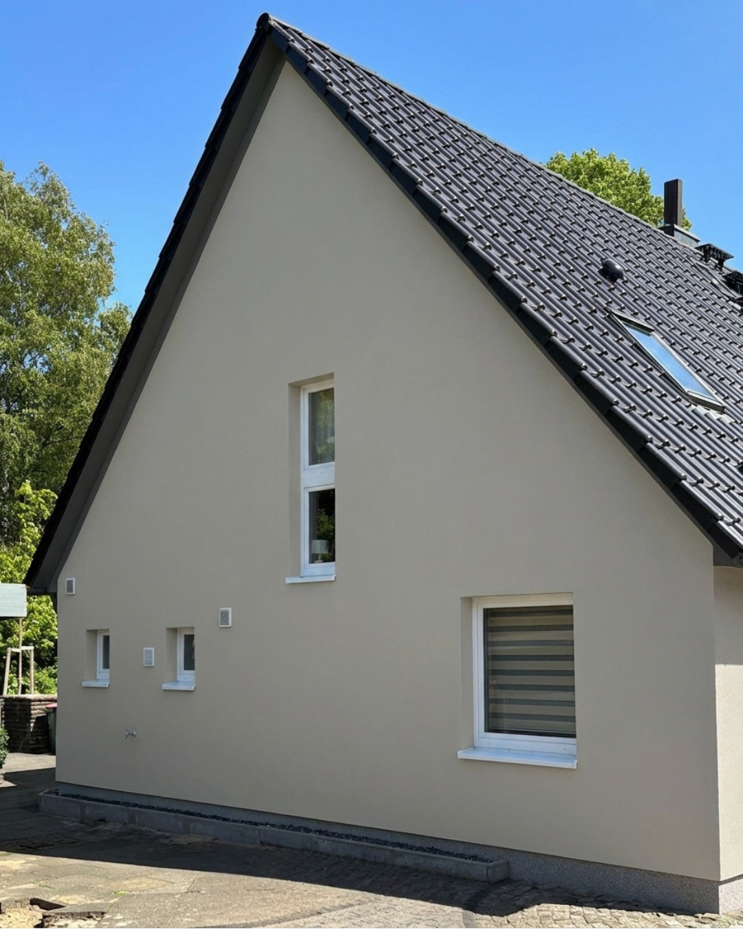 Fassadenvisualisierung: Einfamilienhaus mit Fassadenfarbe Little Greene „French Grey“
