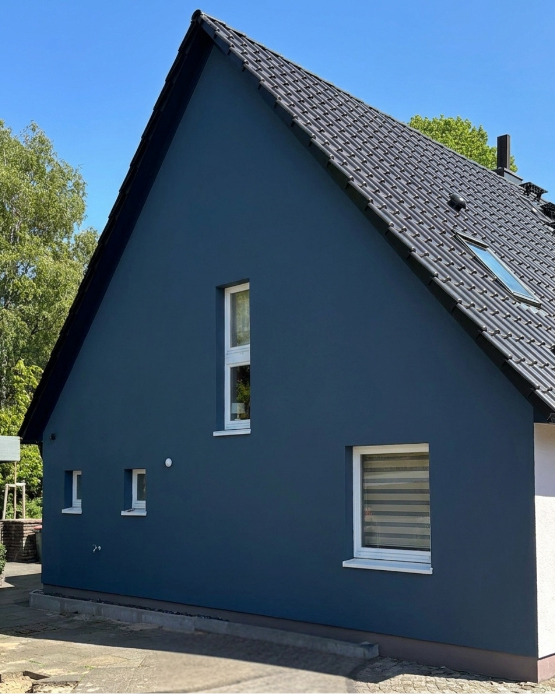 Fassadenvisualisierung: Einfamilienhaus mit Fassadenfarbe Little Greene „Royal Navy“