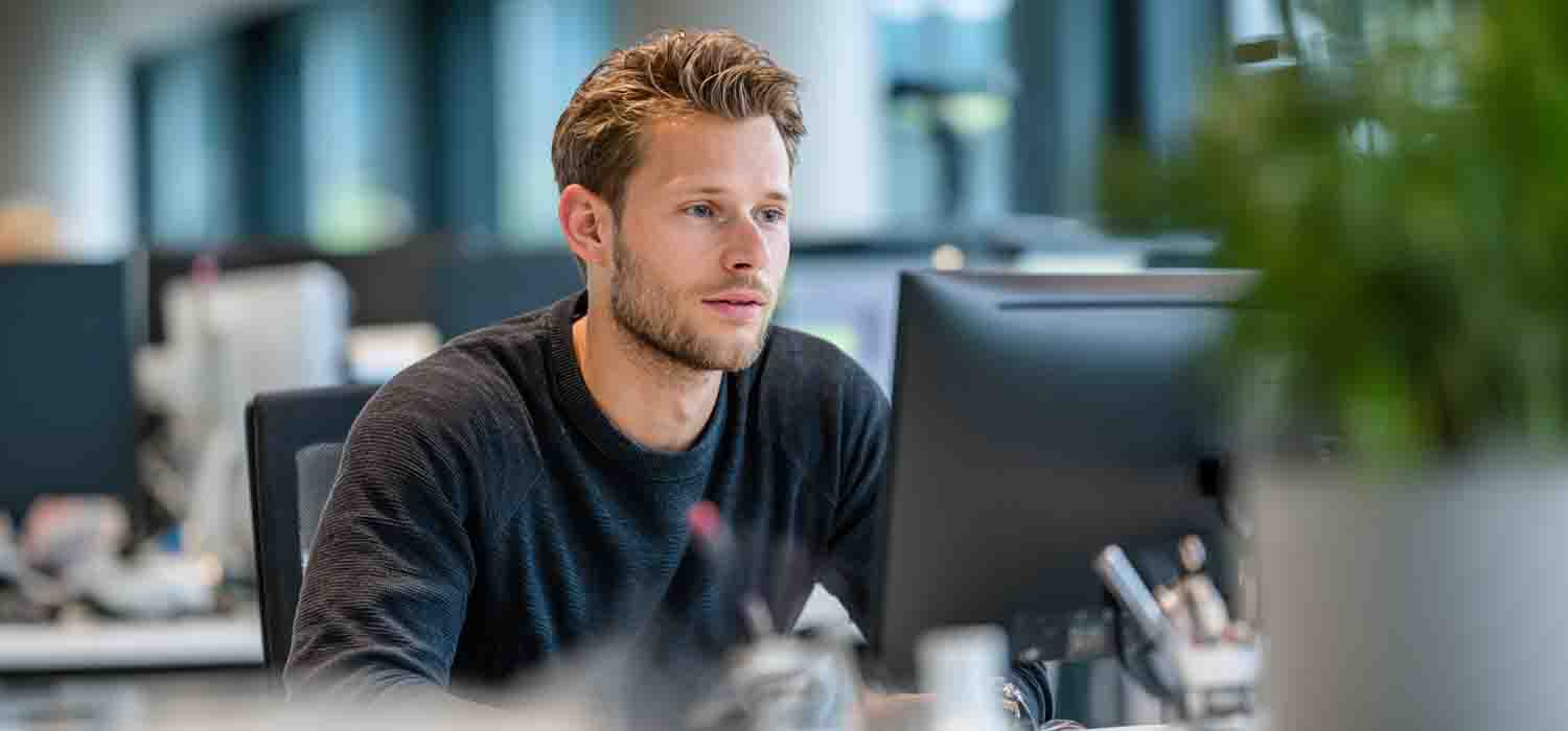 IT consultant gaining work experience in a project management setting