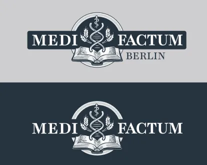Zwei Versionen des MEDIFACTUM Logos mit medizinischem Symbol aus DNA-Strang, Ähren und geöffnetem Buch, einmal auf hellgrauem und einmal auf dunklem Hintergrund, mit dem Schriftzug MEDIFACTUM und unterem Zusatz BERLIN.