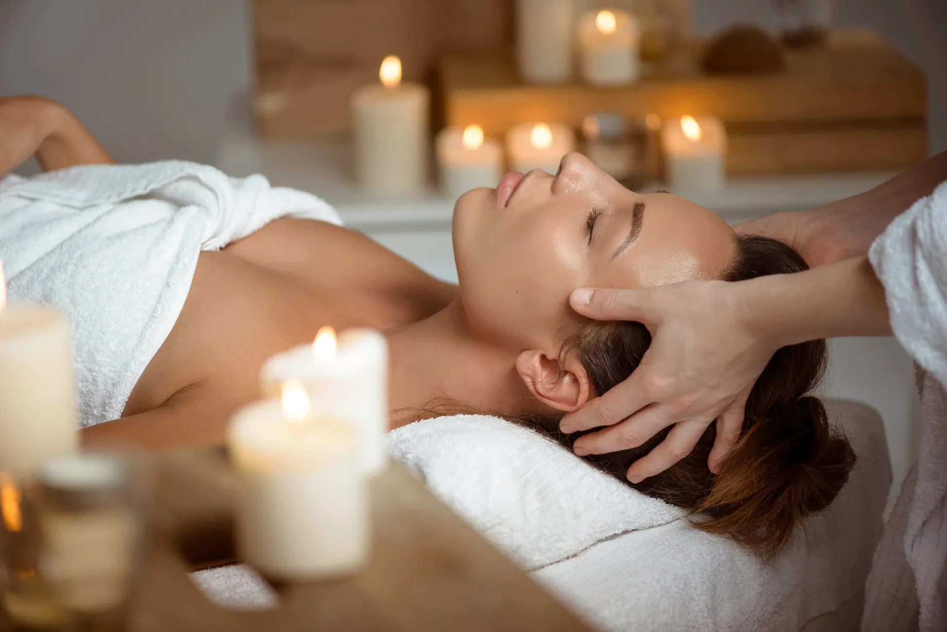 Femme chez une masseuse professionnelle