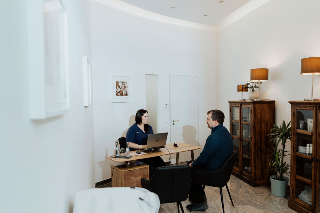 Beratungsgespräch im Aesthetica Naturheilzentrum Ulm