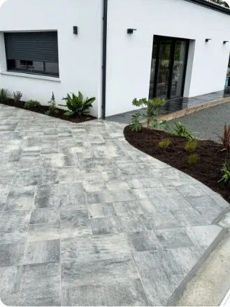 Extérieur d'une maison avec belle terrasse