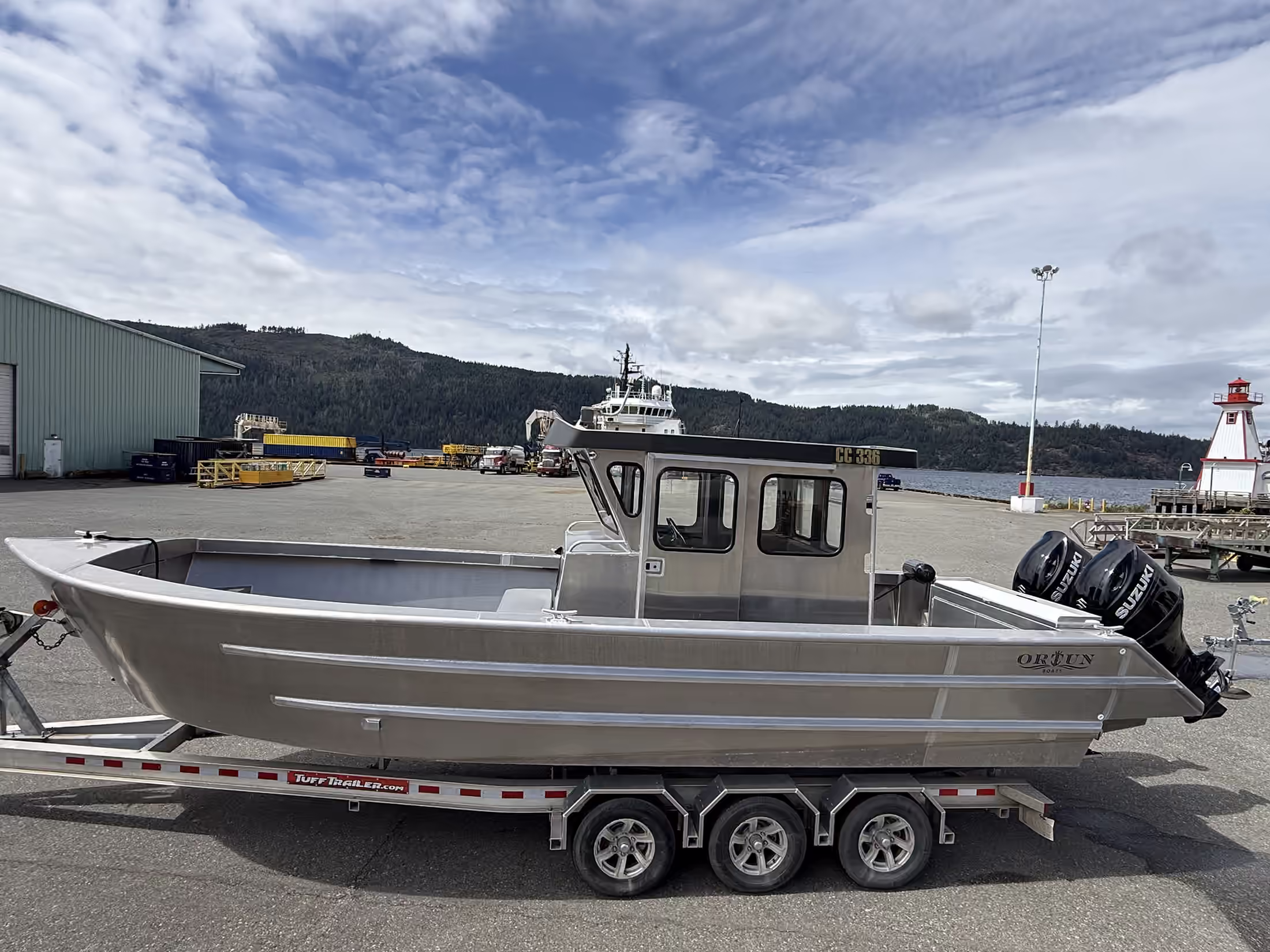 Ortun CC336 aluminum workboat for sale by Whiskey Creek Marine, exterior view 3 of 8.