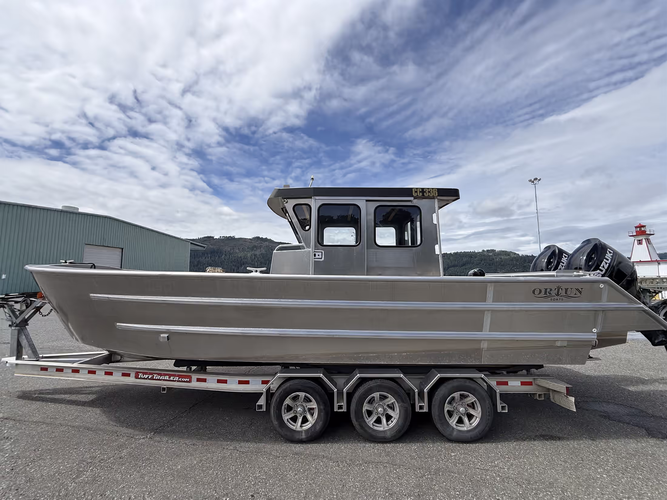 Ortun CC336 aluminum workboat for sale by Whiskey Creek Marine, exterior view 4 of 8.