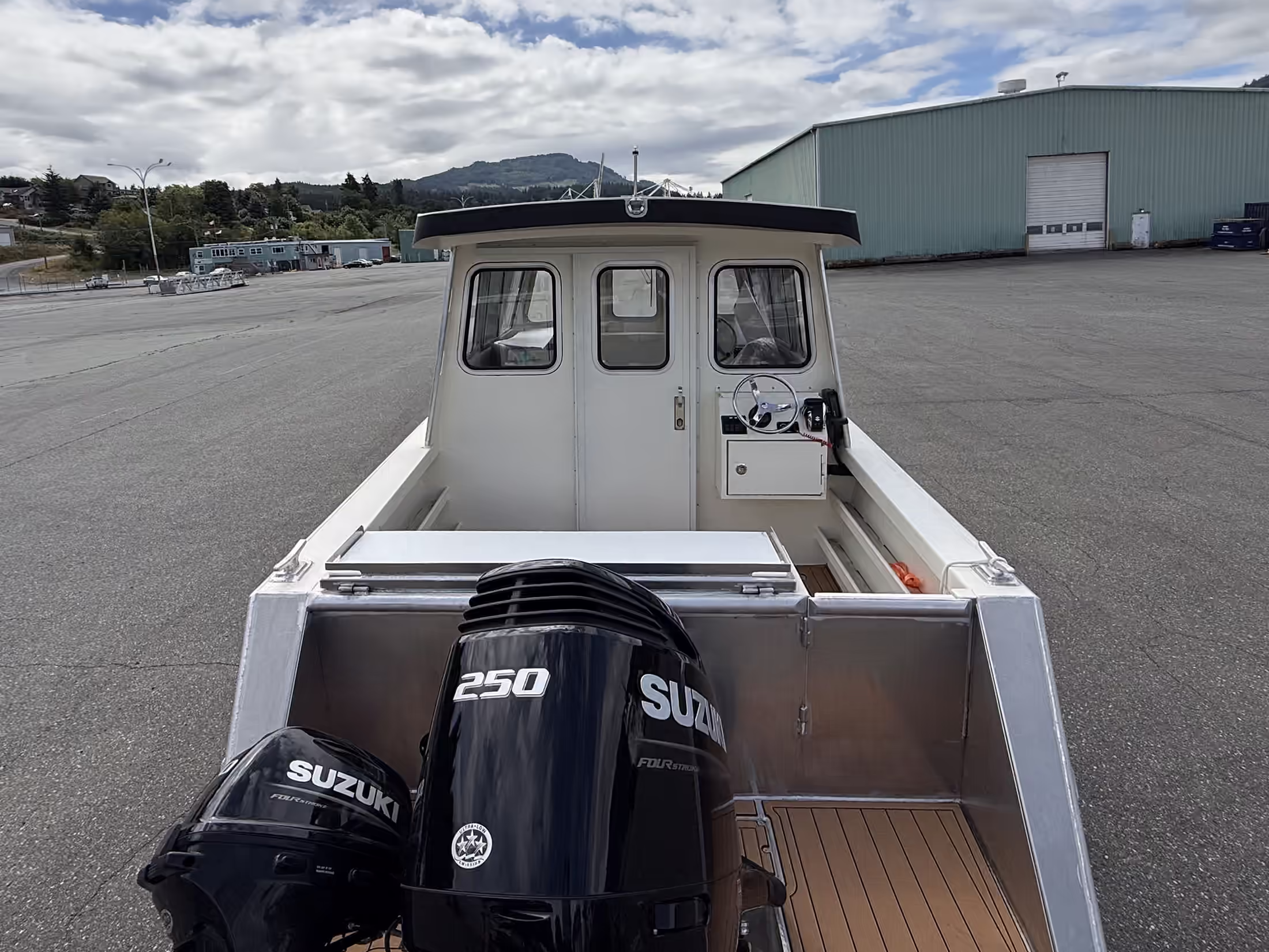 Ortun EC276 aluminum boat for sale by Whiskey Creek Marine, exterior view 5 of 7.